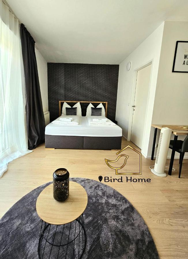 Bird Home Room 9 克拉根福 外观 照片