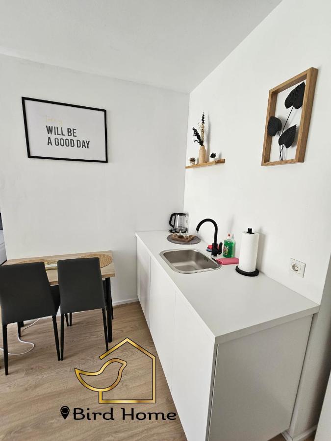 Bird Home Room 9 克拉根福 外观 照片